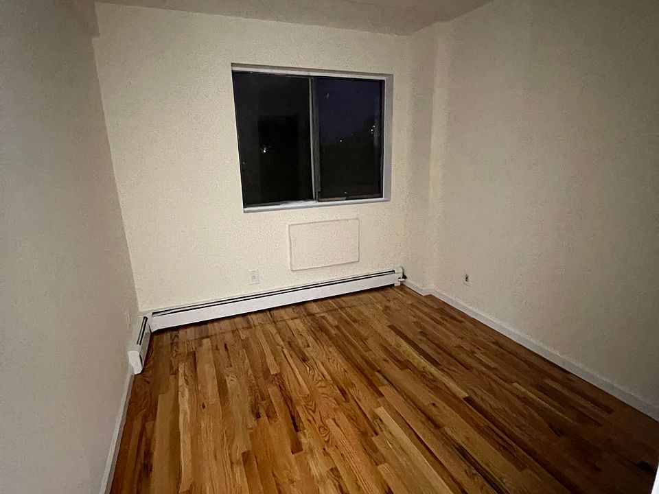 1st image of 15813 72nd Ave #D