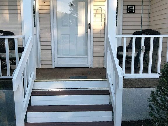 3rd image of 6 Chestnut Cir