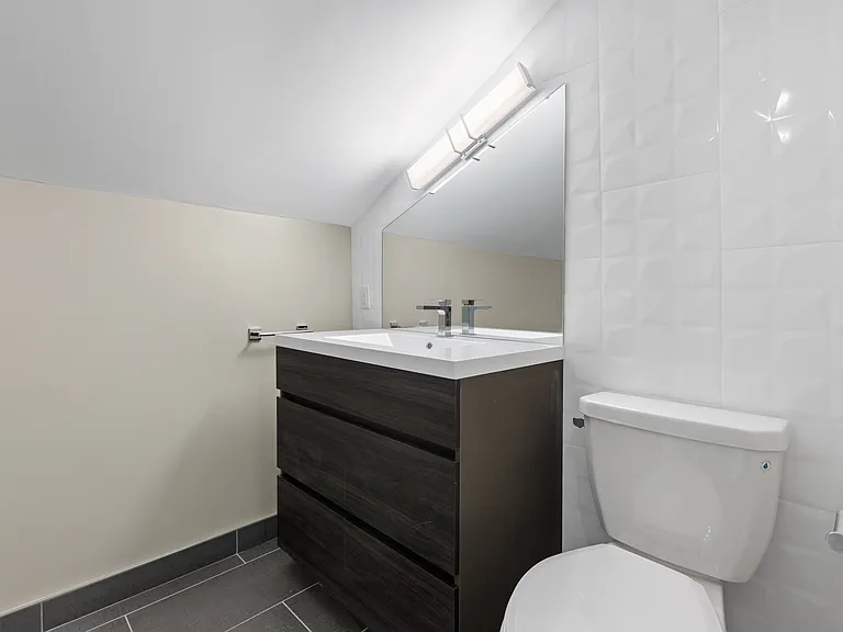 447 Green Ave — Photo 25