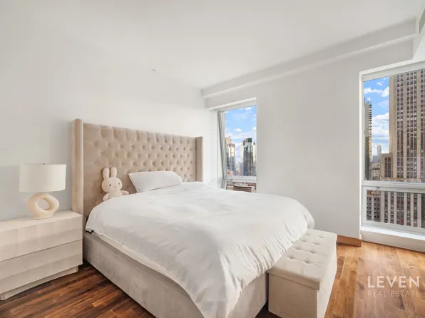 400 Fifth Avenue image 5 of 12