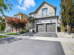 22 Glengowan St, Whitby, ON L1R0K9
