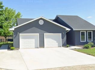1605 W North 3rd St, Shelbyville, IL 62565