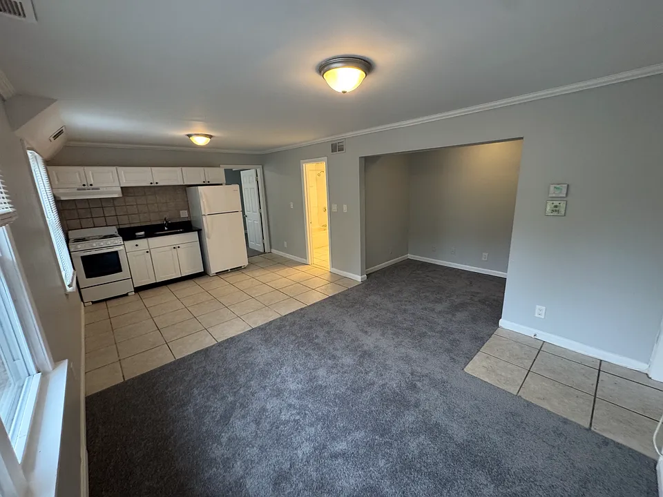 Main Room (angle 2)