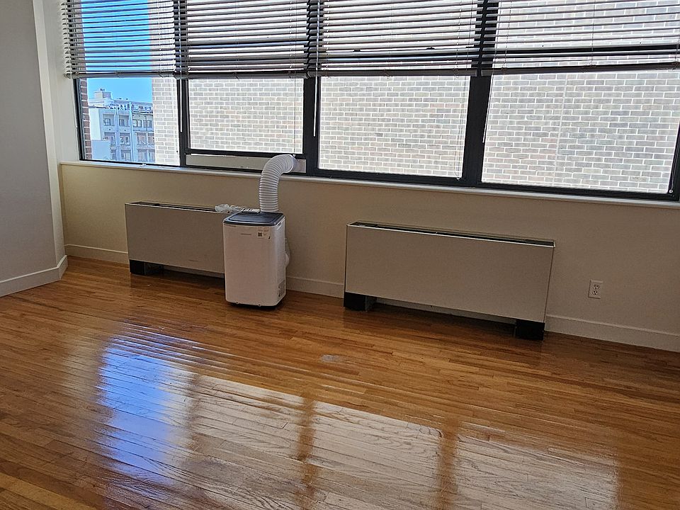 2nd image of 70 Bank St #2F