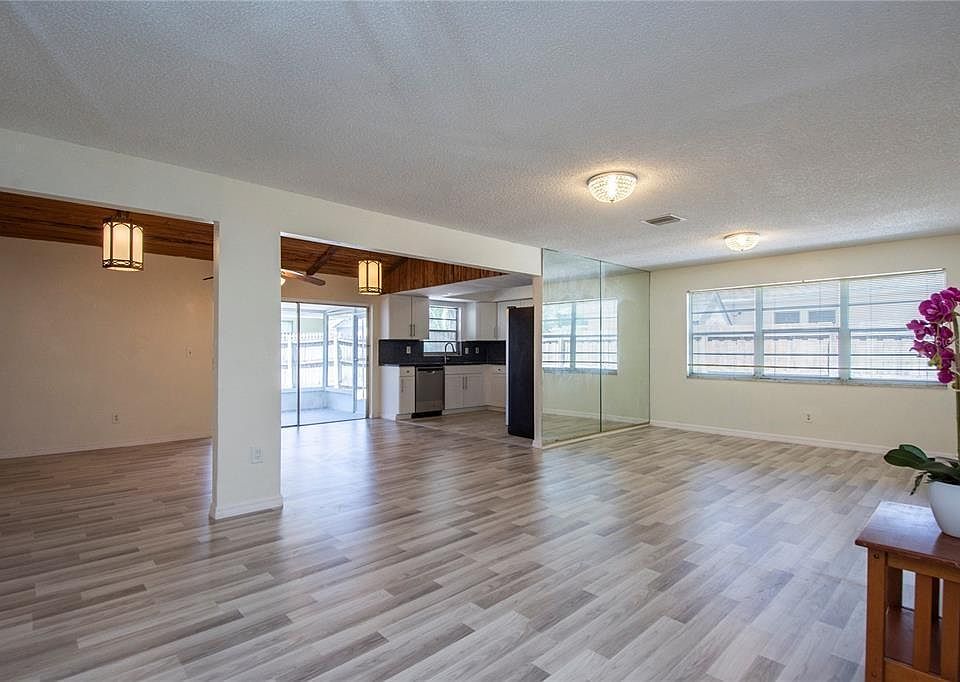 1st image of 2374 Hawthorne Dr