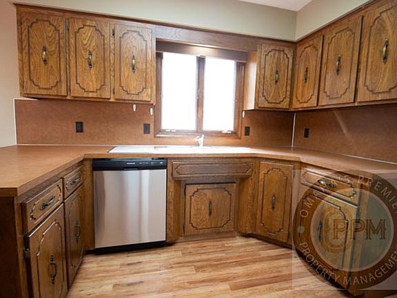 3rd image of 15134 Farnam Cir