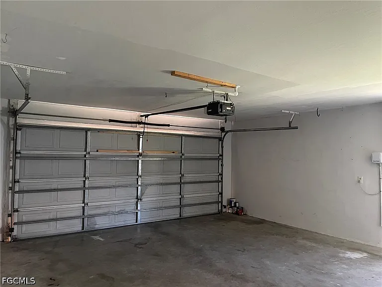 531 SW 36th St — Photo 17