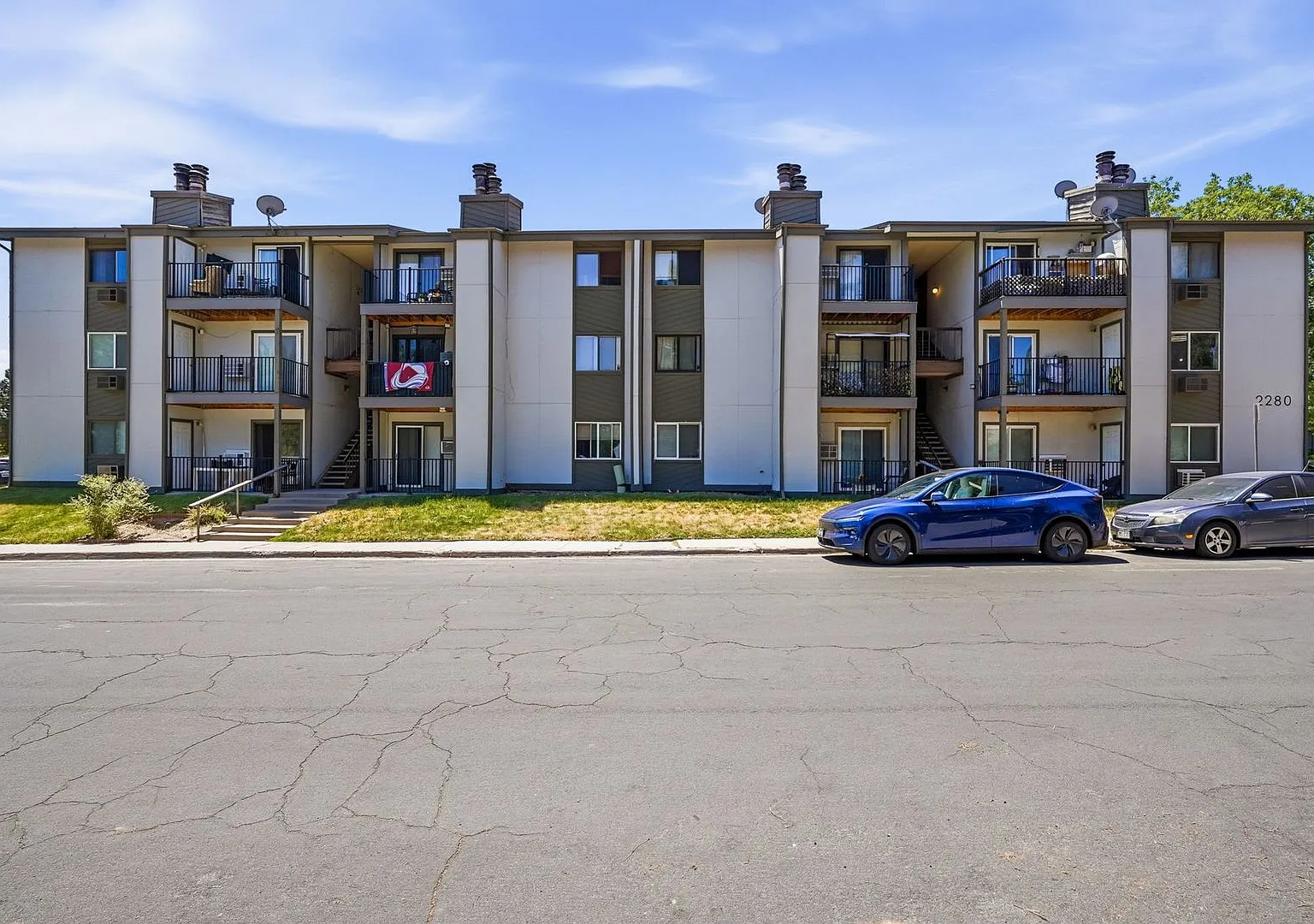 Move in Ready 2bed 2bath in Cherry Creek Schools — Photo 1