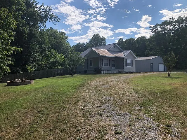 2 bed, 828 sqft, $1,600 — Photo 1