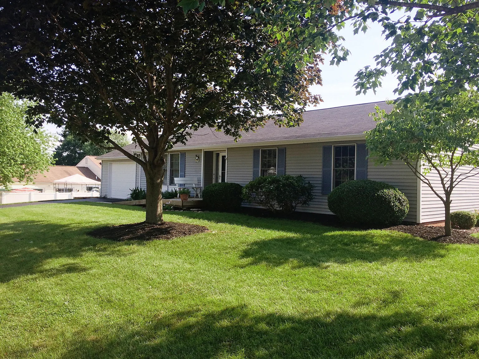 2148 Croyden Rd photo 1