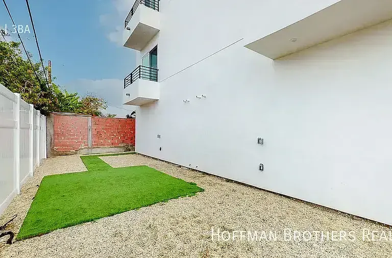 527 N Normandie Ave — Photo 10