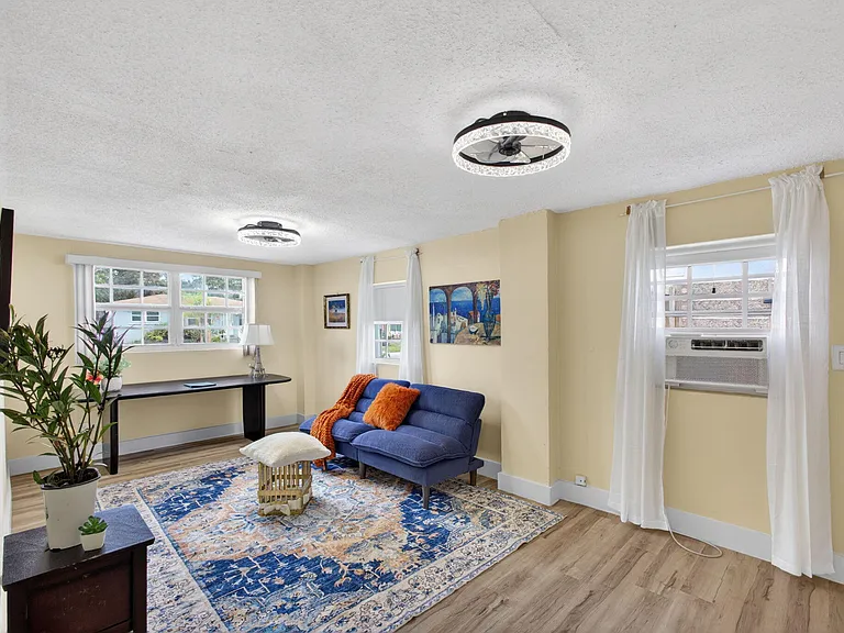 140 W 31st Ct — Photo 17