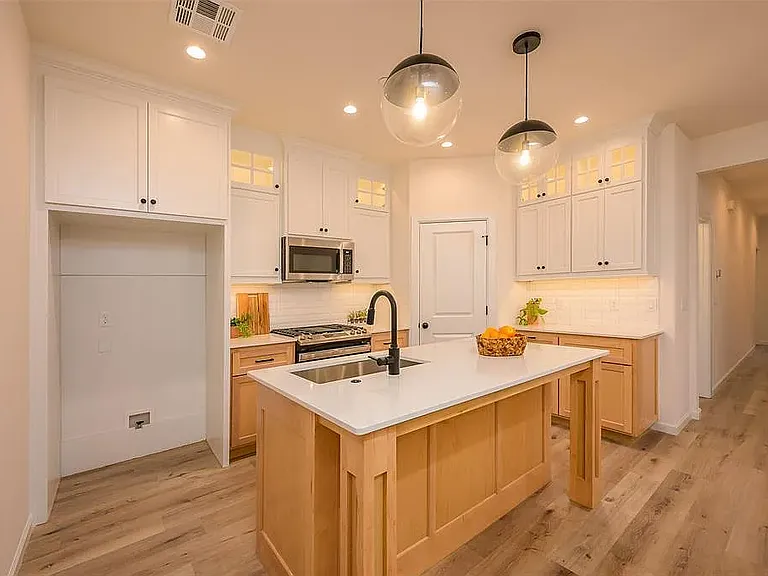 629 Harbor Town Dr — Photo 10