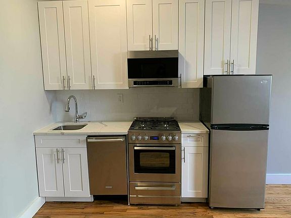 2nd image of 167 Bleecker St