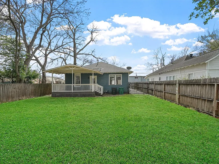 309 Pecore St — Photo 36