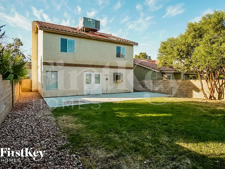 1727 Duarte Dr — Photo 16