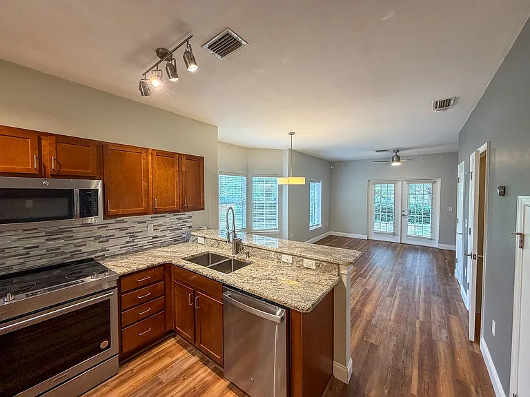 2915 SW 35th Pl #101 — Photo 1