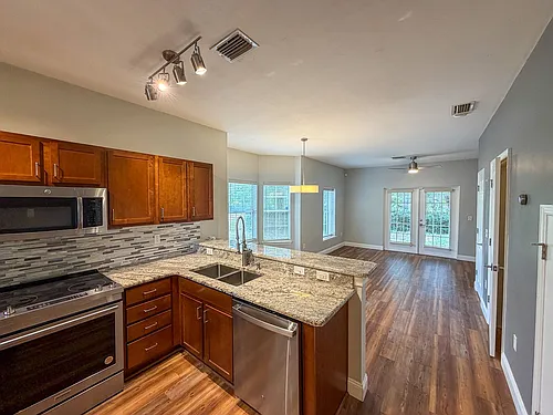 2915 SW 35th Pl #101 Photo 1