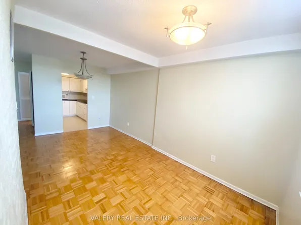 10 Edgecliff Golfway #711, Toronto, ON M3C 3A3