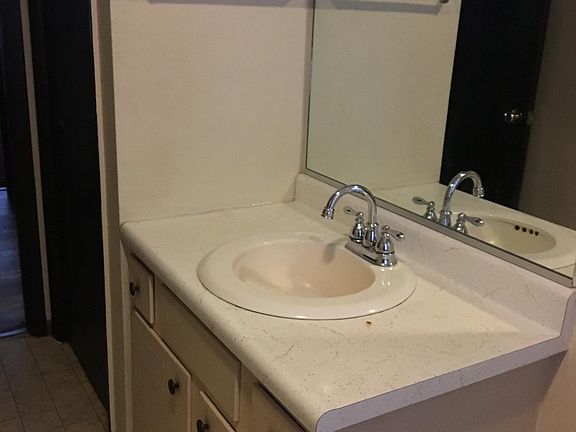 5th image of 100 N 8th St APT E
