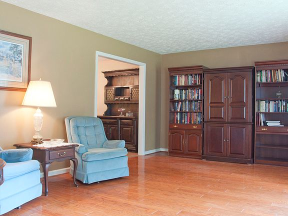 4th image of 10600 High Meadow Dr