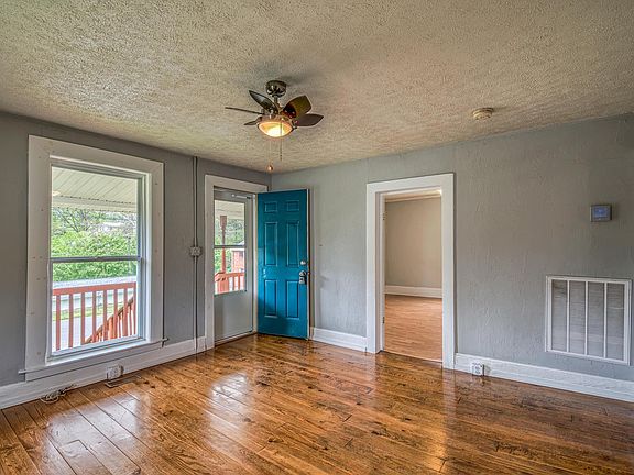 5th image of 557 Norfolk Ave