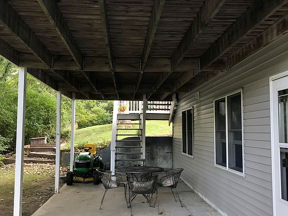 4th image of 7 Fox Hill Dr