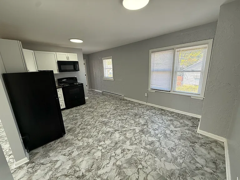 261 Niagara Ave #261E — Photo 3