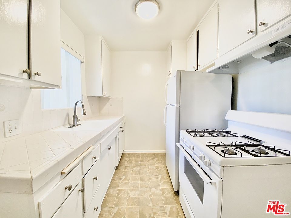 1st image of 712 N Genesee Ave #1