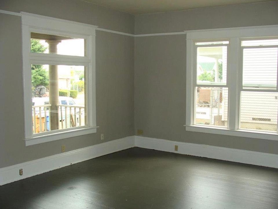 Partial view of Mt. Rainier from super-sunny living room