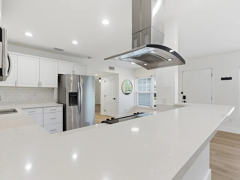 327 Sunny Ln — Photo 18