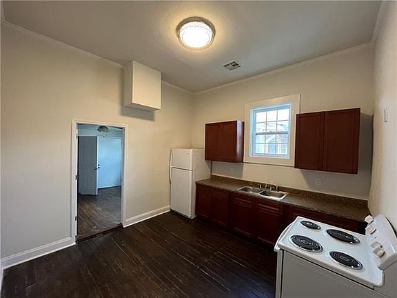 4th image of 8628 Belfast St