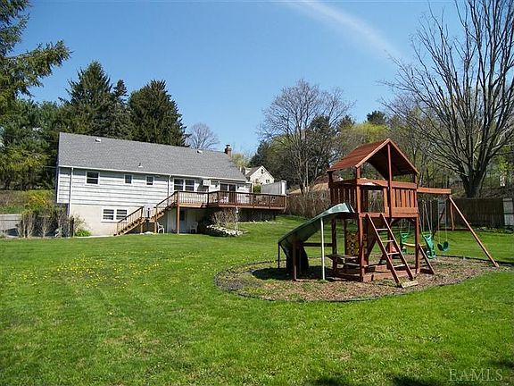 2nd image of 12 Meadow Ln