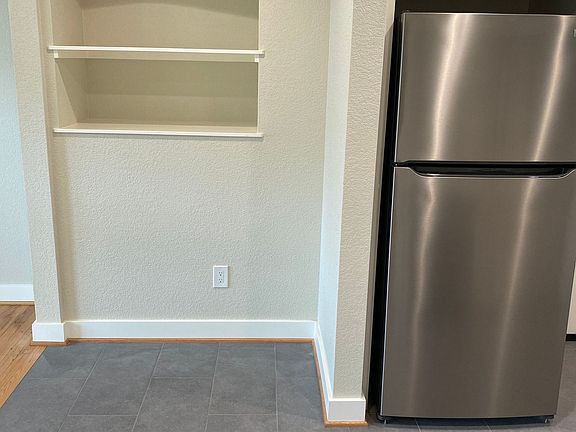 4th image of 732 NE Prescott St #3