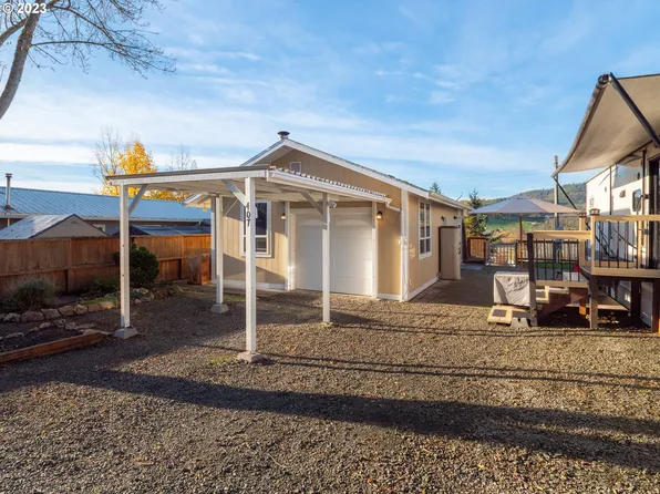 407 Bremner Ln, Winston, OR 97496