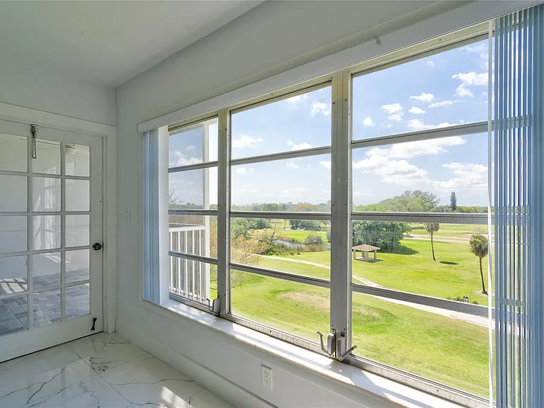 3050 N Palm Aire Dr #505 — Photo 27