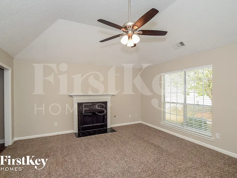 125 Cedar Bend Dr — Photo 2