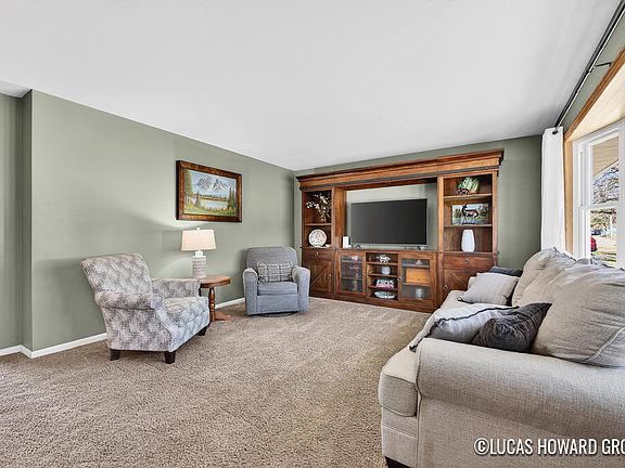 3rd image of 3825 Jupiter Ave NE