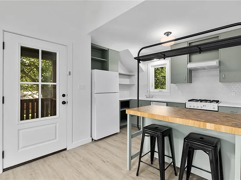 7505 Grover Ave #GARAGE B — Photo 6