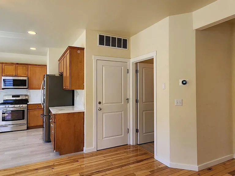 2567 NE Kensington Ct — Photo 16