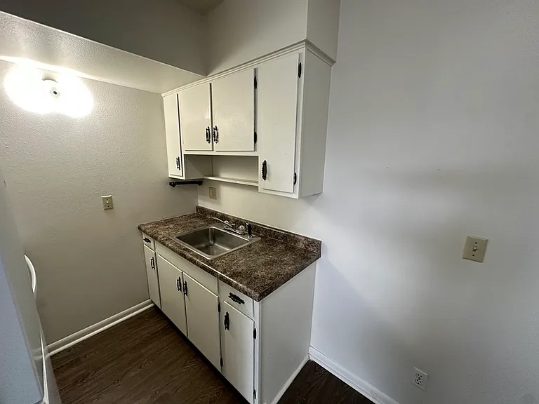 1465 Meadowview Dr #2 — Photo 3