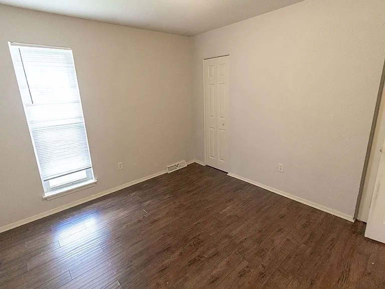 1015 W Ash St — Photo 13