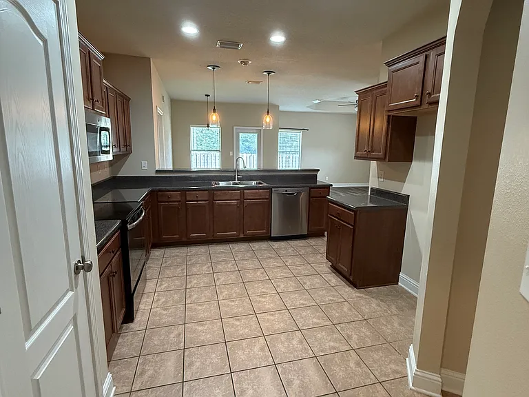 2216 Livingstone Ct — Photo 3