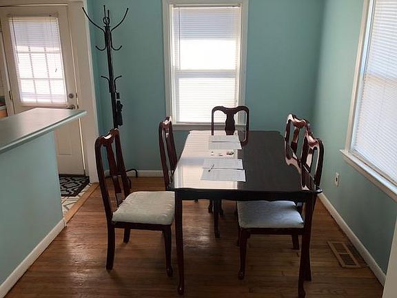 Furnished dinning room