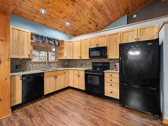 3rd image of 59 Fragrant Pine Dr