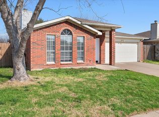 719 Valley Spring Dr, Arlington, TX 76018