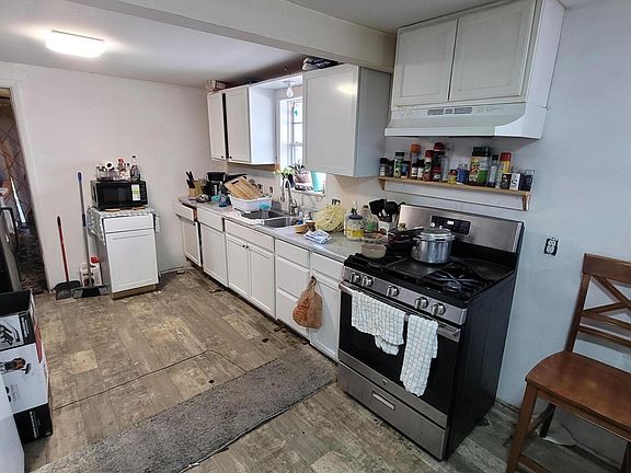 5th image of 813 E 9th St