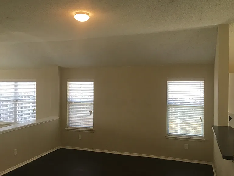 7605 Stanhope Ln — Photo 5