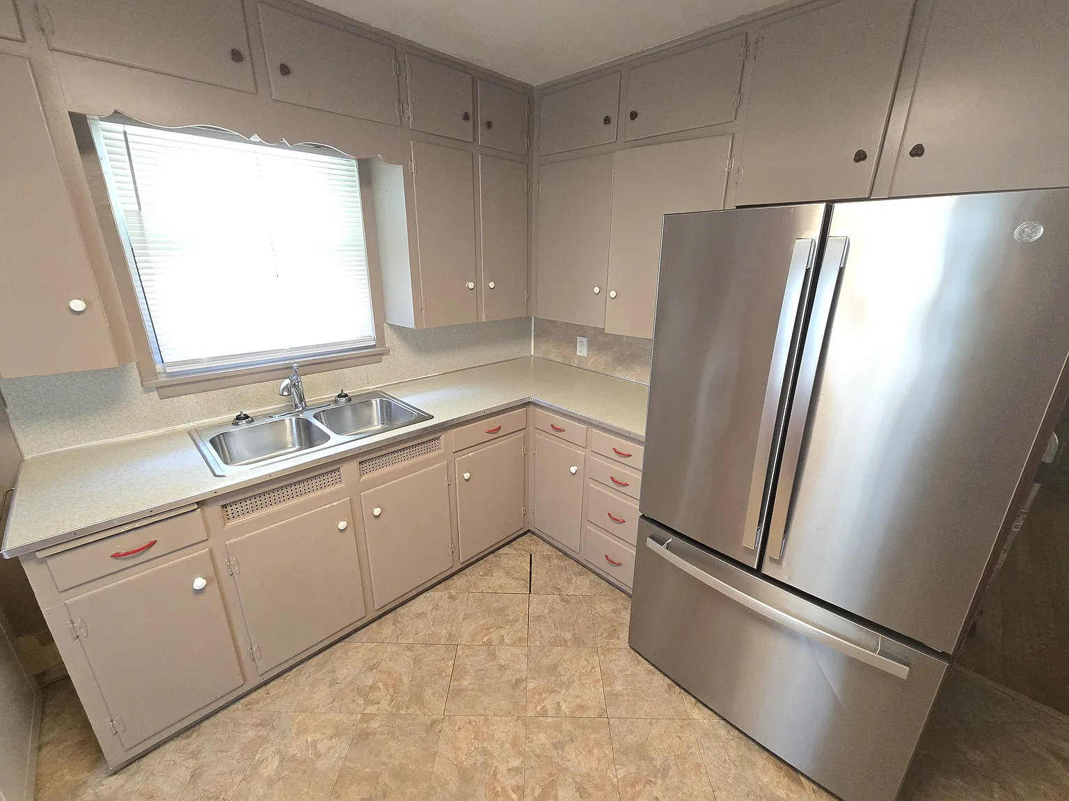 2 bed, 891 sqft, $1,350 — Photo 2