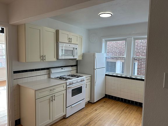 3rd image of 3337A Watson Rd